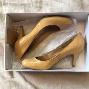 Steve Madden nude pump size 7